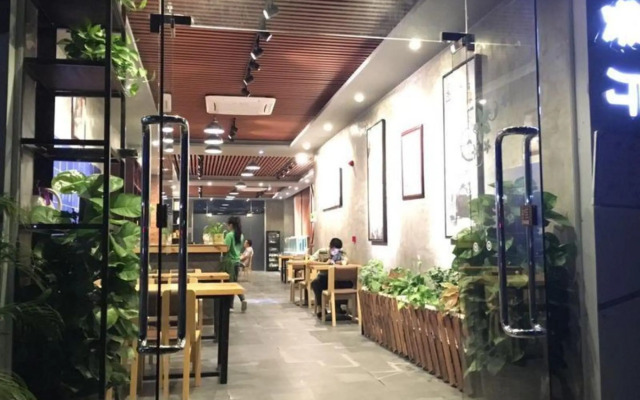 Yiyue Qiushe Hotel