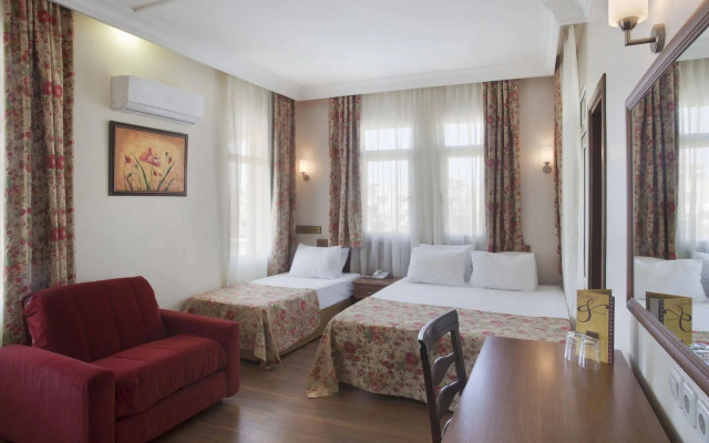 Triana Hotel