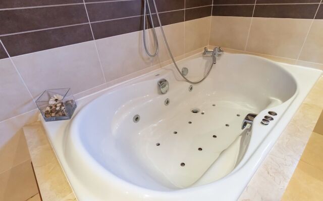 Divina - Santa Eugenia - Adults Only