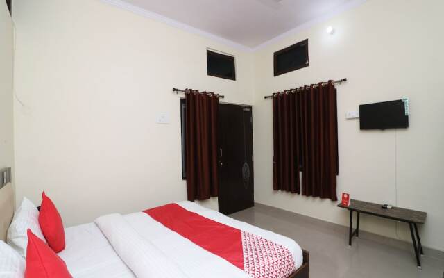 OYO 24823 Amrit Guest House