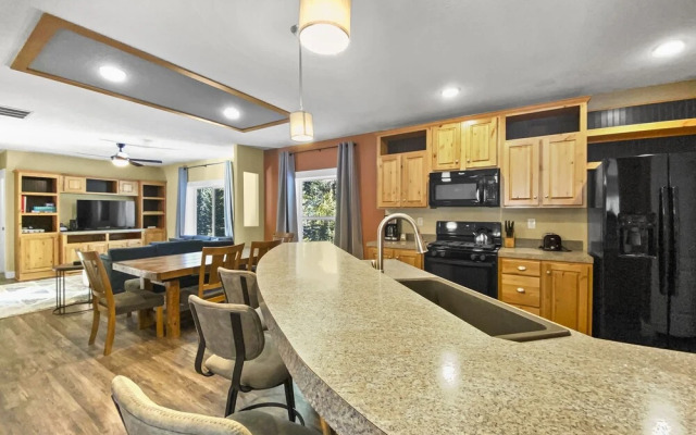 Skadi's Place 3 Bedroom Home by Redawning