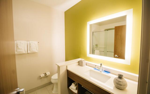 Holiday Inn Express & Suites Birmingham - Homewood, an IHG Hotel