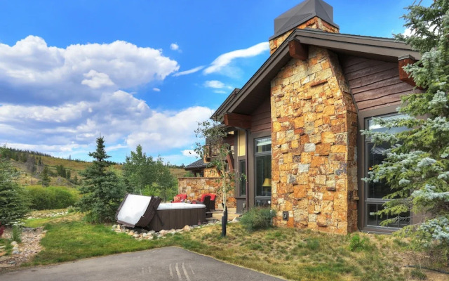 Lone Star Lodge 3 Bedroom Townhouse by RedAwning