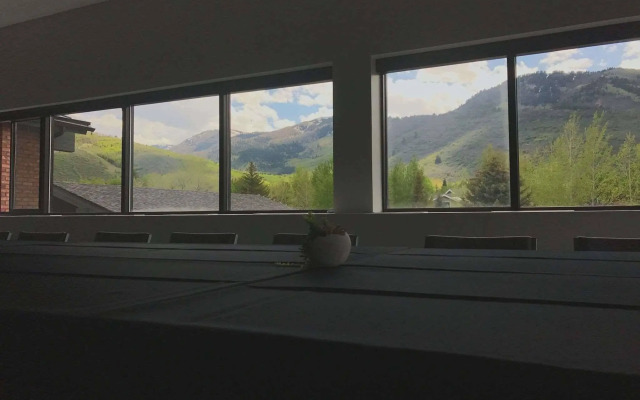 Park City Peaks Hotel