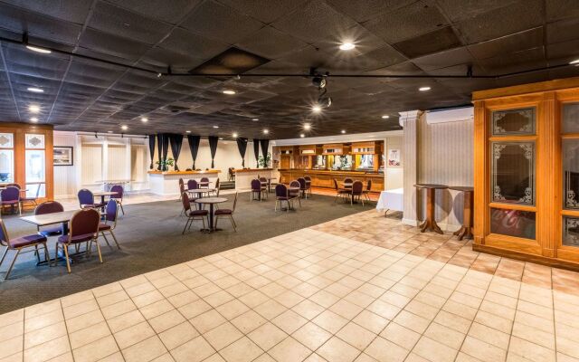 Rodeway Inn & Suites