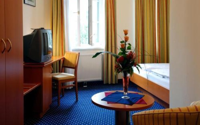 Suite Hotel 900 m zur Oper