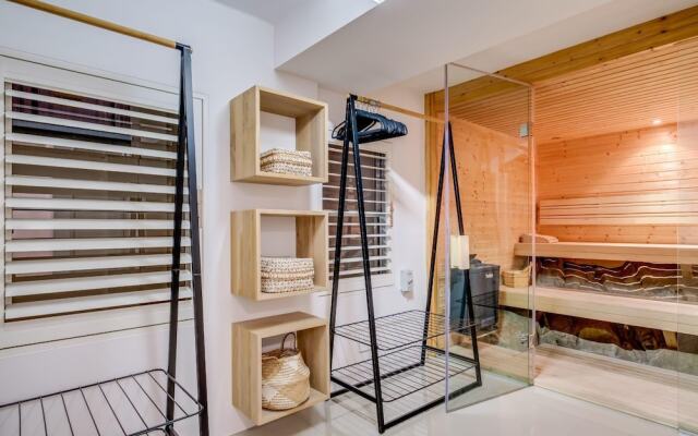 Beautifully Designed Villa w Sweeping Views Belle View