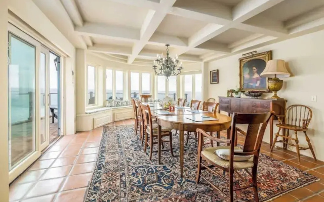 4 Bedroom With Pool in Oceanside