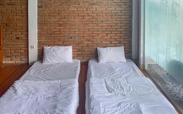 Urbanview Hotel Villa Q Gisting by RedDoorz – Guest Rooms – Campang
