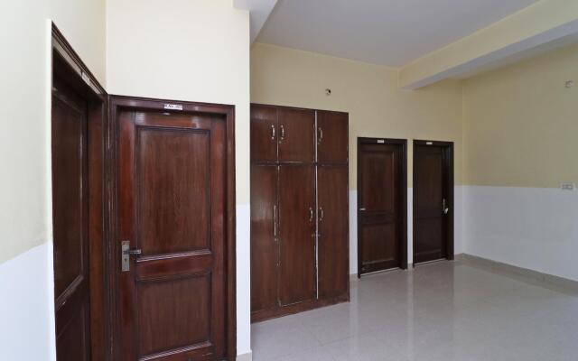 OYO 37345 Hotel Saffron Living