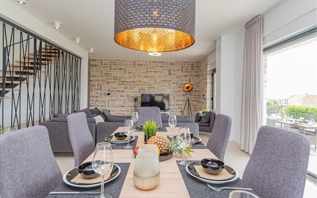 Beautiful Home in Tribunj With Wifi and 4 Bedrooms