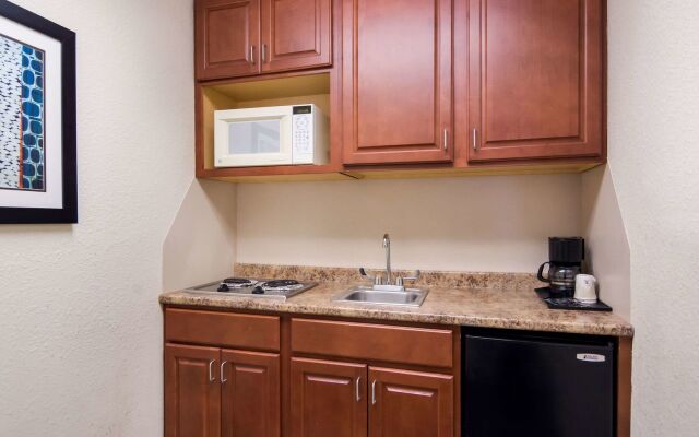 Rodeway Inn At Fort Lee
