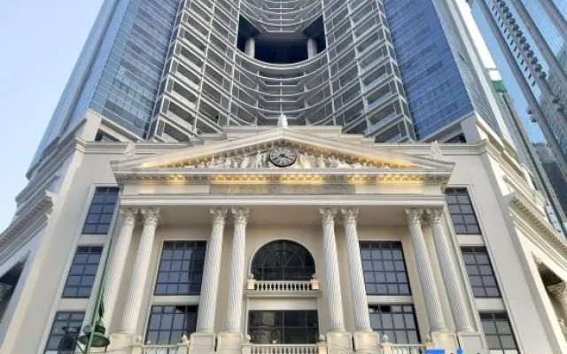 Thompson Suites BGC (Uptown Parksuites)