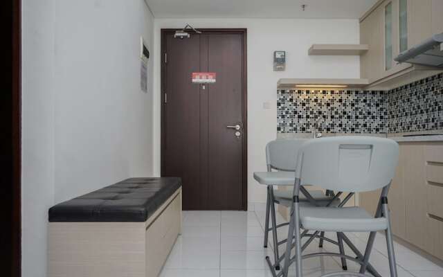 Modern Look And Comfy 2Br At Casa De Parco Apartment