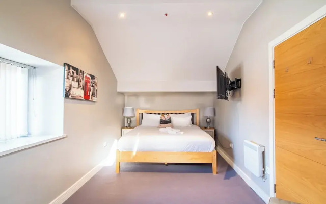 Outstanding Deluxe Hideaway by Avo Apartment