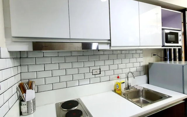 Air Residence Makati Elegant Design WiFi