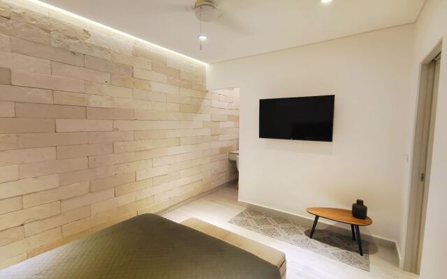 1st Luxury Warehouse