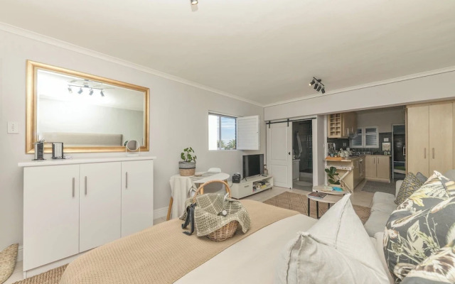 Mouille Point Studio Including Welcome Basket