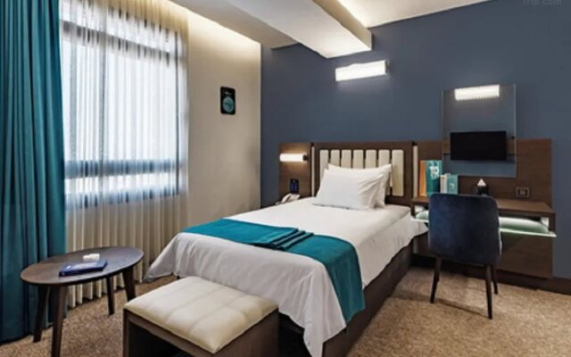 Tehran Royal Hotel