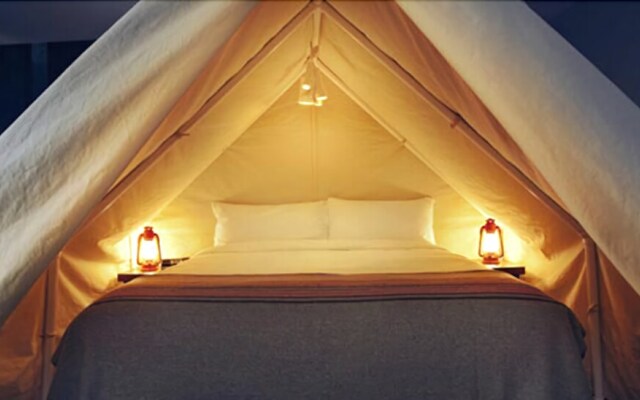 Base Camp Hotel