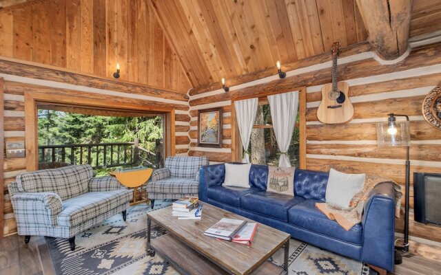 Guten Cabin 3 Bedroom Home by NW Comfy Cabins by RedAwning