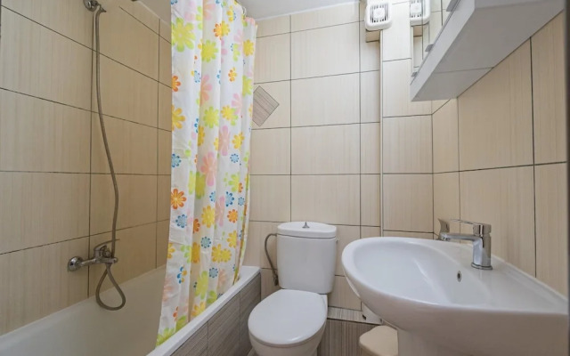 Tommy Seafront No 4 by Rentalspro - Nea Flogita