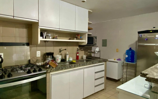 Apartamento vista mar, 2 Suítes, WC Social,2 vagas