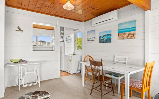 Bay Vista Views - Raglan Holiday Home