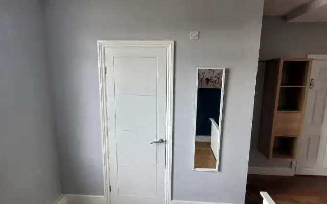 9 Elliott Road