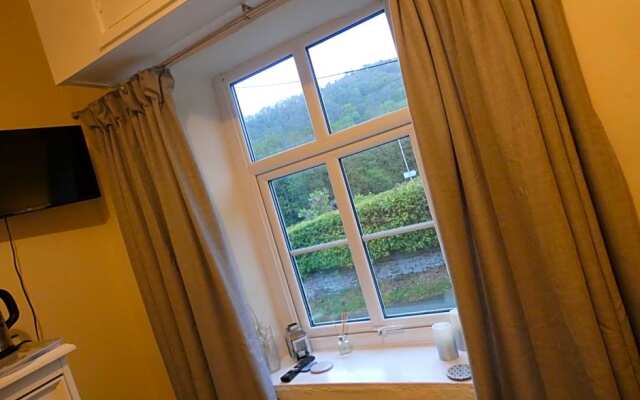 The Farmers Arms, Cwmdu