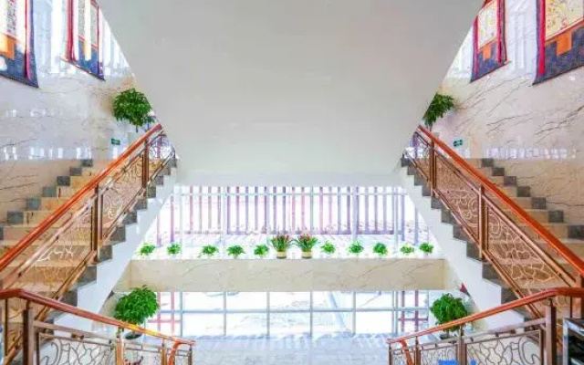 Xining Golden Altitude 2200 Qinghai-Tibet Plateau Wellness Center