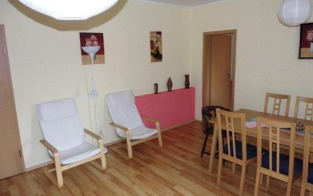 Sehr-schoene-4-Raum-Maisonette-Fewo-mit-100qm-zentral-preiswert-T9