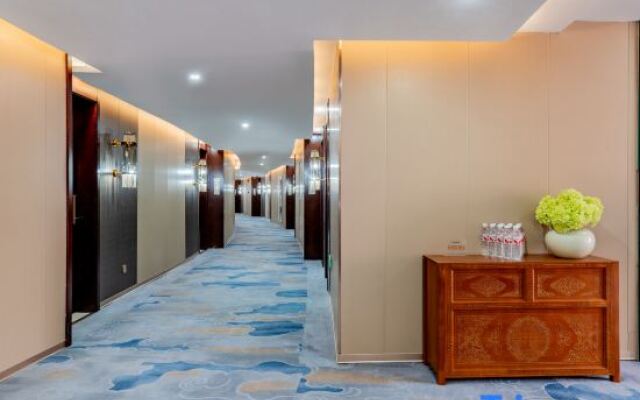 Merlinhod Zhonghua Hotel (Xilinhot Railway Station)