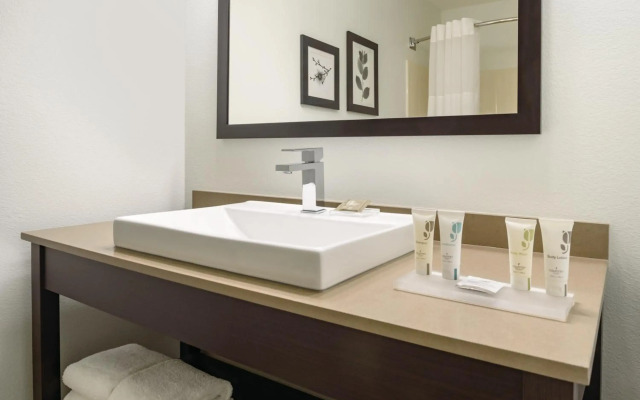 Country Inn & Suites by Radisson Romeoville - Bolingbrook
