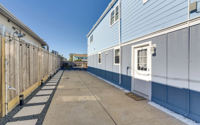 Seaside Retreat in Galveston Near Pleasure Pier!