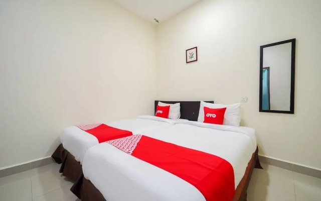 OYO 90011 MN Ferringhi Inn