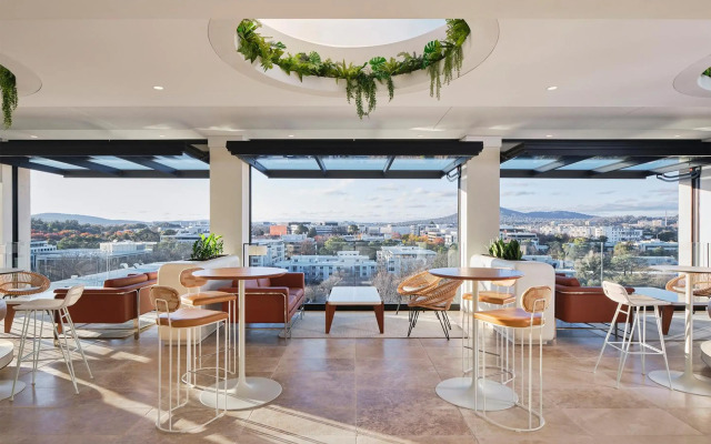 Burbury Hotel & Apartments