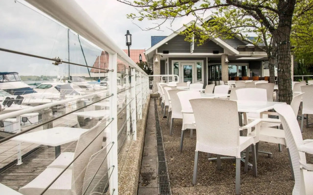 Shoreline Inn & Conference Center, Ascend Collection