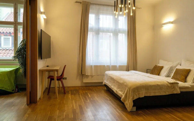 Katerina's Old Town Suite