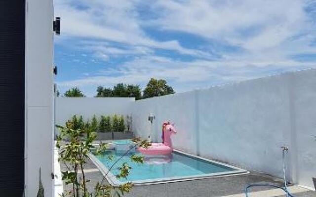 บ้านพักหัวหิน Pool Villa สไตล์โมเดริ์น A42