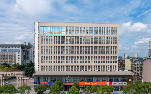 7 Days Premium Hotel (Chongqing Dazu Stone Carving New Town)