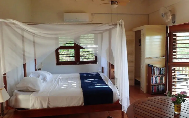 Two Bays Beach Villa Apartment and Studios