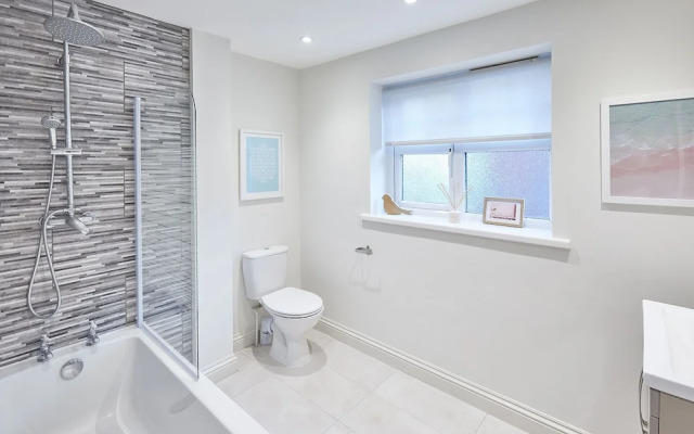 Host Stay Salty Seaview