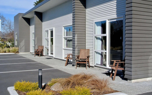 Oxford Village Motels