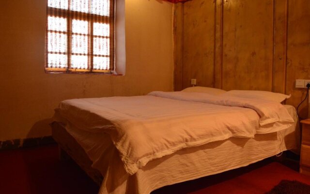 Shangri La Gold Year Youth Hostel