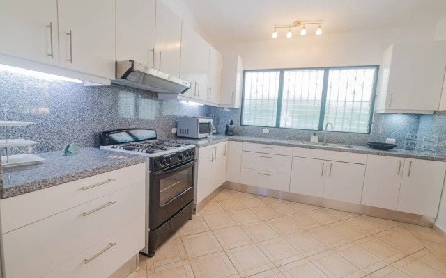 7br Massive Villa In Sosúa - 2mins From Nightlife!
