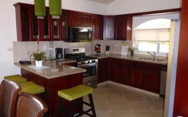 Touch of Elegance! 6 Bedroom Near the Beach