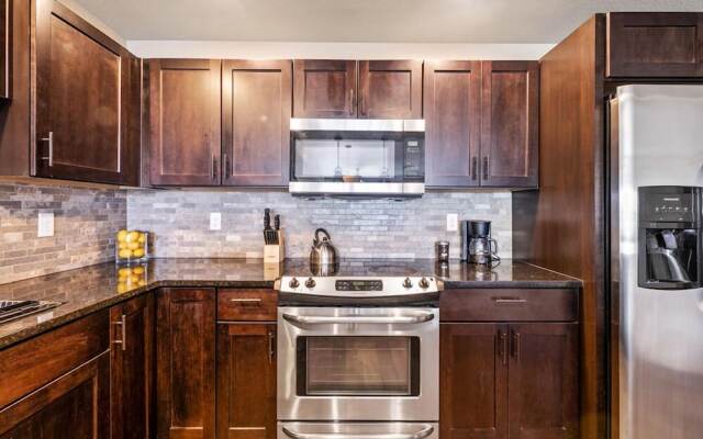 Spectacular Townhome Near Breweries and River District!