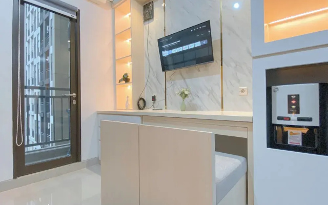 Elegant And Comfy Studio At Transpark Cibubur Apartment