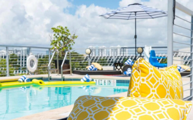 Maxines Dorset Catalina Hotel